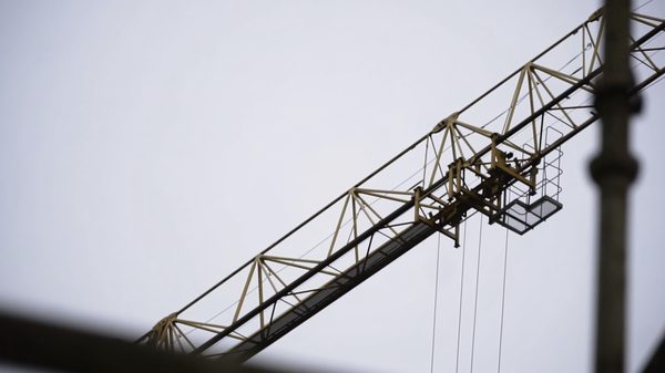 Infrastructure construction crane